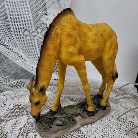 Vintage Giraffe Figurine Grazing in the Wild - Picture 5 of 10